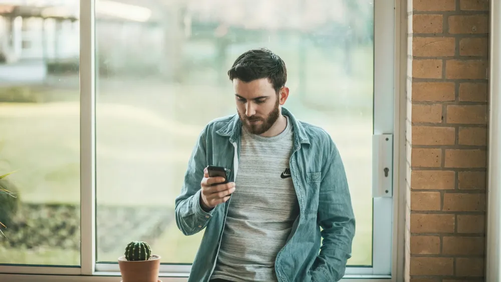 ¿Dolor de cuello? El celular podría ser el culpable
